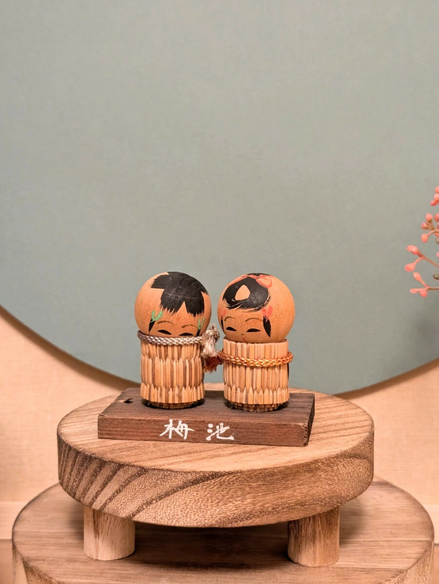 Duo Kokeshi Omiyage - Couple en Bambou 梅池 - photo 2