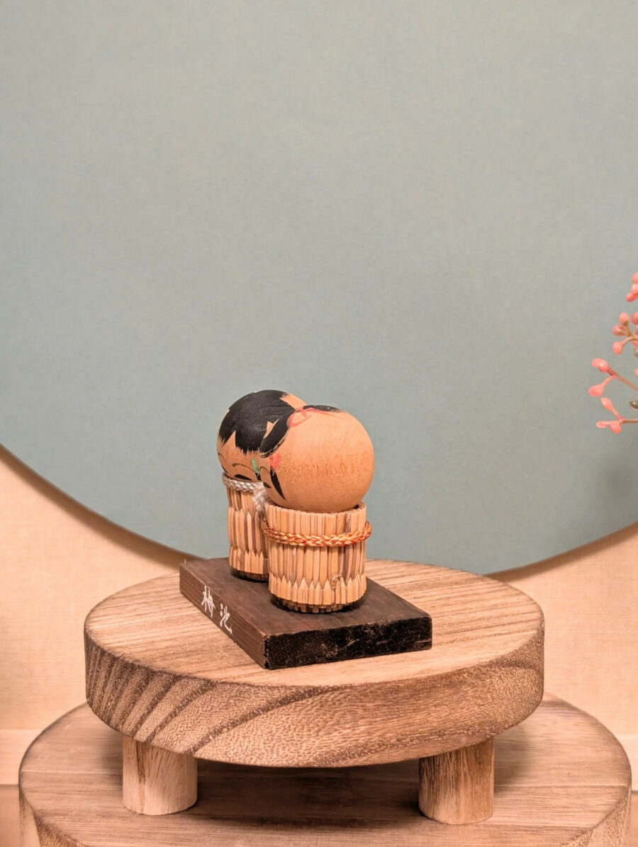 Duo Kokeshi Omiyage - Couple en Bambou 梅池 - photo 3