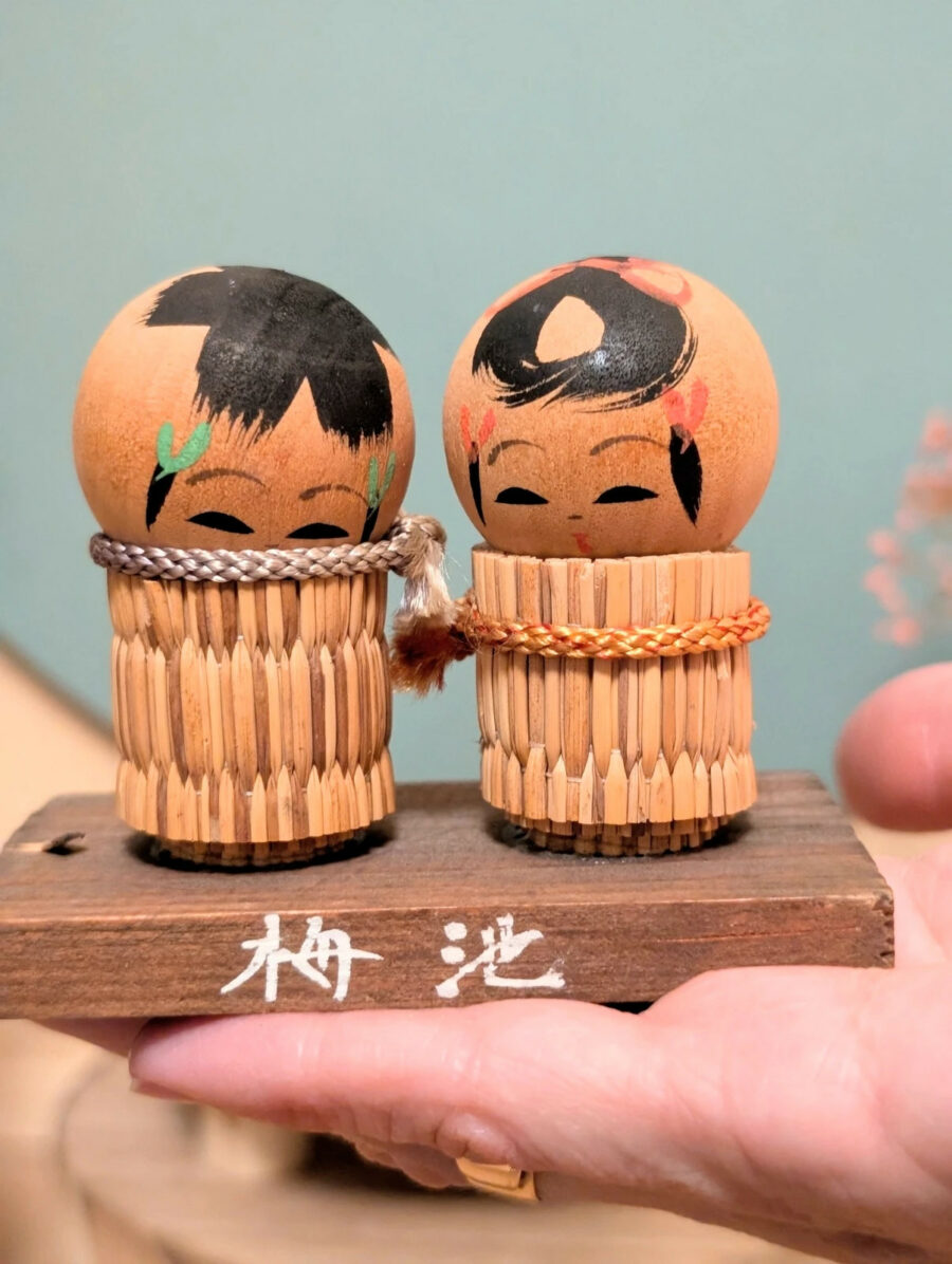 Duo Kokeshi Omiyage - Couple en Bambou 梅池 - photo 6