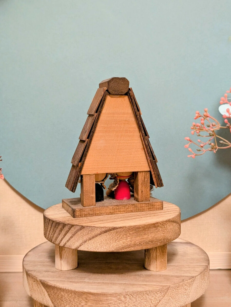 Kokeshi Omiyage - Enfants devant leur Maison - photo 4