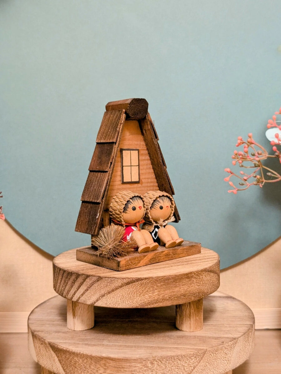 Kokeshi Omiyage - Enfants devant leur Maison - photo 6
