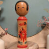 Kokeshi Shingata - Fleur rouge - photo 2
