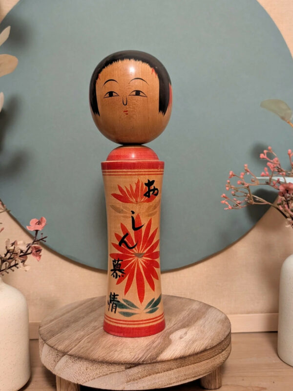 Kokeshi Shingata - Fleur rouge - photo 2