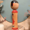 Kokeshi Shingata - Fleur rouge - photo 3