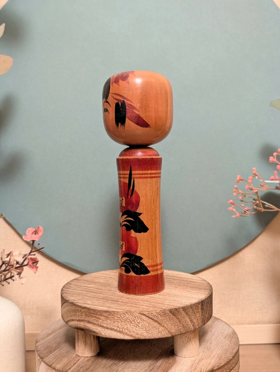 Kokeshi Shingata - Fleurs rouges et noires - photo 3