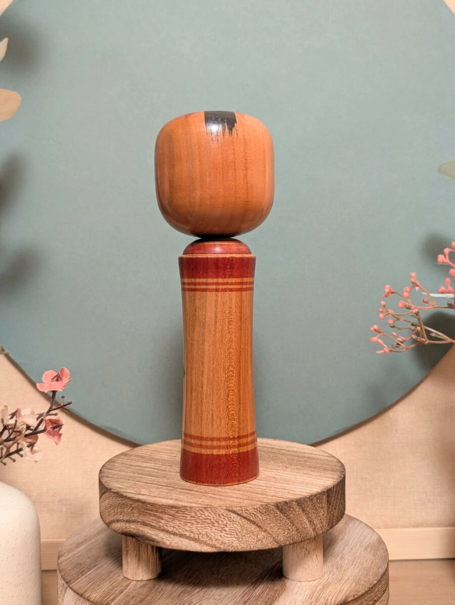 Kokeshi Shingata - Fleurs rouges et noires - photo 4
