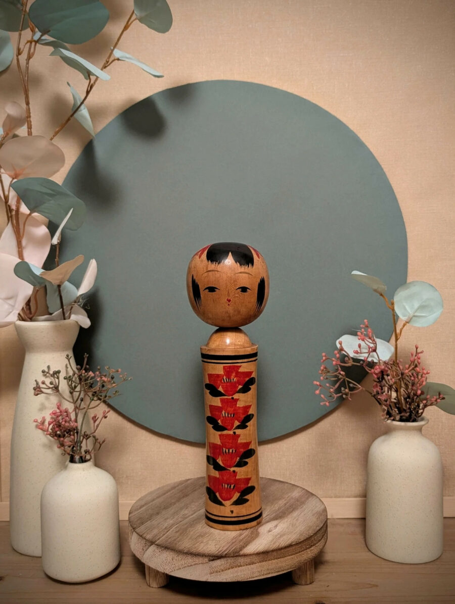 Kokeshi Shingata - Grandes Fleurs Rouges - photo 1
