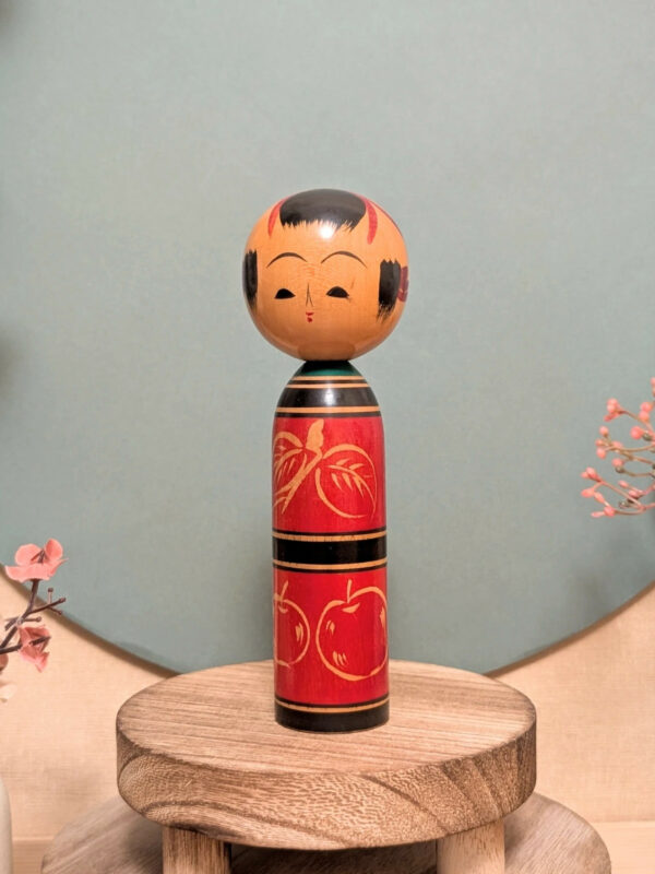 Kokeshi Shingata – Pommes rouges 2 Kokeshi Shingata - Pommes rouges - photo 2